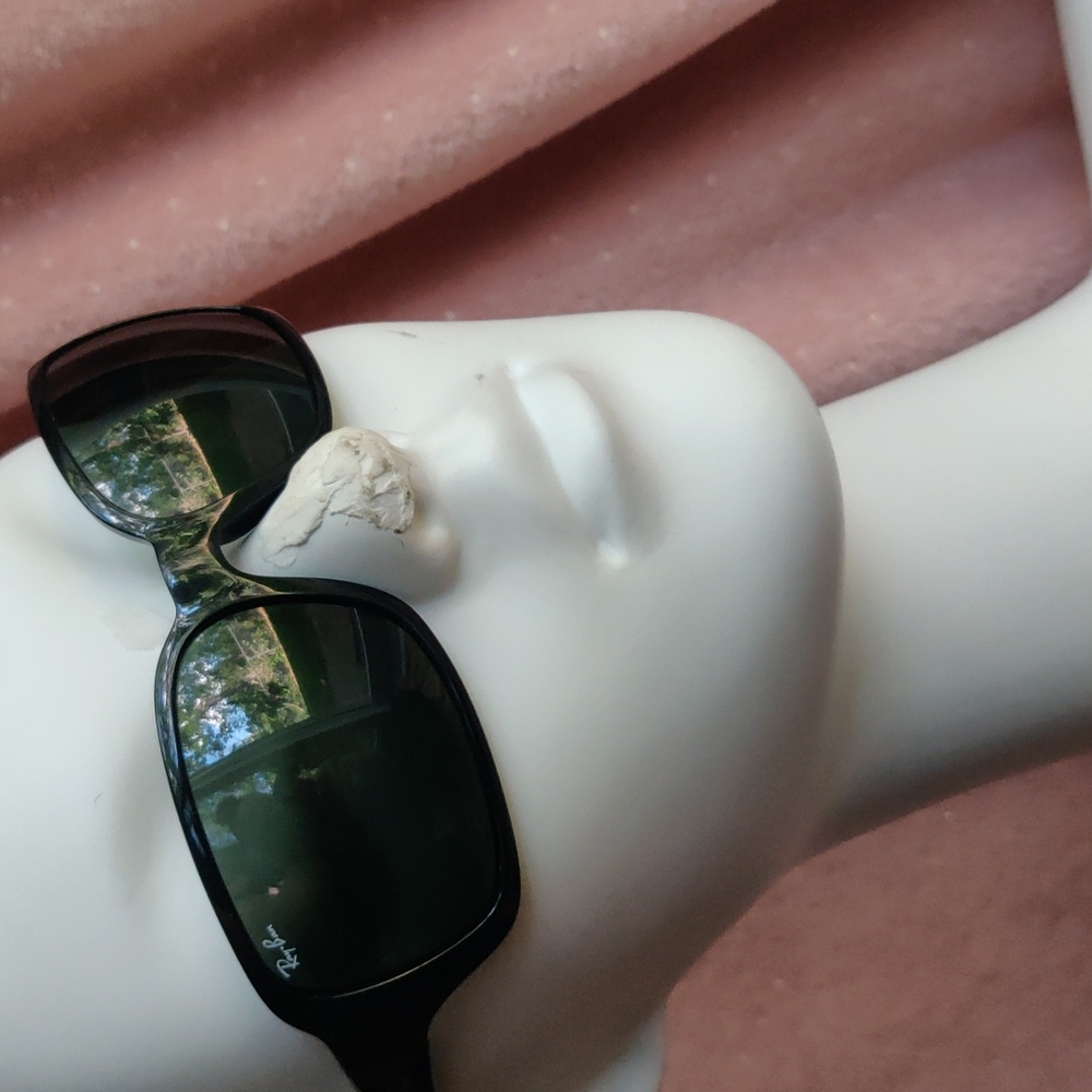 Ray-Ban sunglasses & case - Picture 4 of 12
